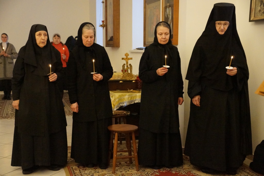 Воскресная служба , 4 февраля, память новомучеников и исповедников Российских