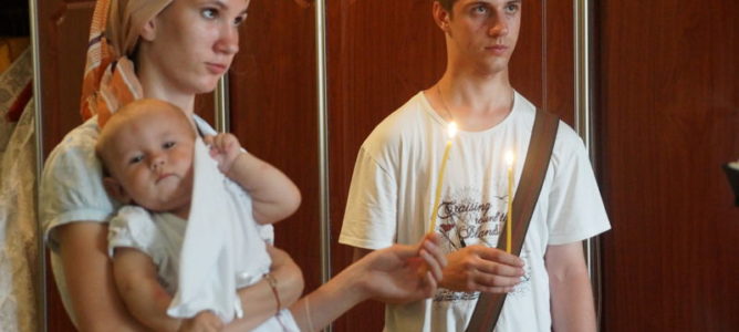 Крещение новый обитательницы кризисного центра при монастыре