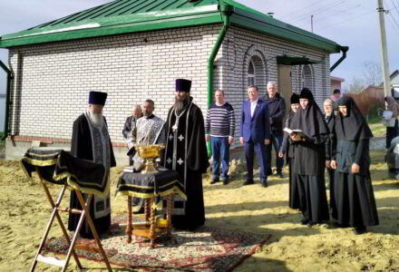 Состоялось освящение колоколов для строящегося нового храма в Рыбном