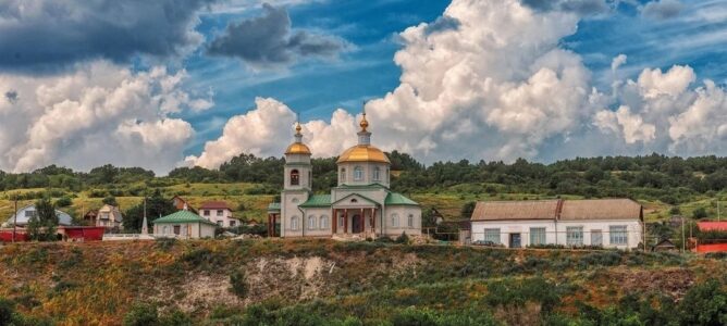 Передача Иверской иконы Божией Матери в храм преподобного Иоанна Рыльского и праведного Иоанна Кронштадтского в Рыбное